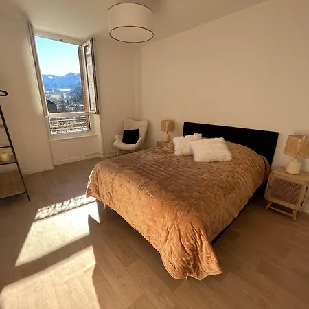 Romily Avec Vue Montagne Nyaraló *